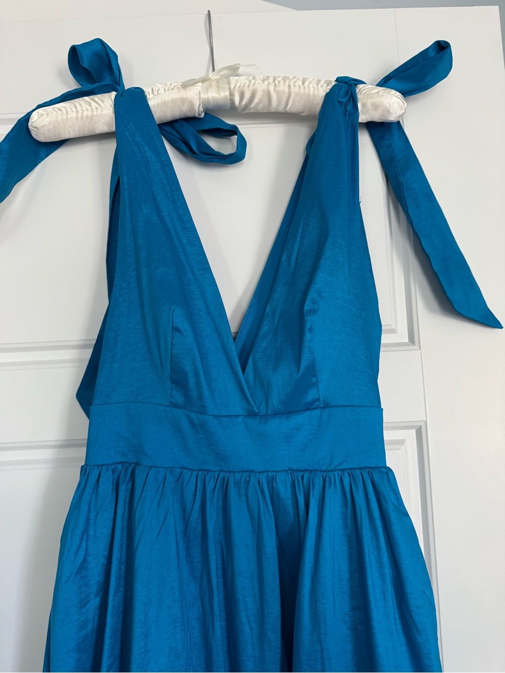 Lulu's NWT vibrant blue tie-shoulder, deep V maxi dress, size small